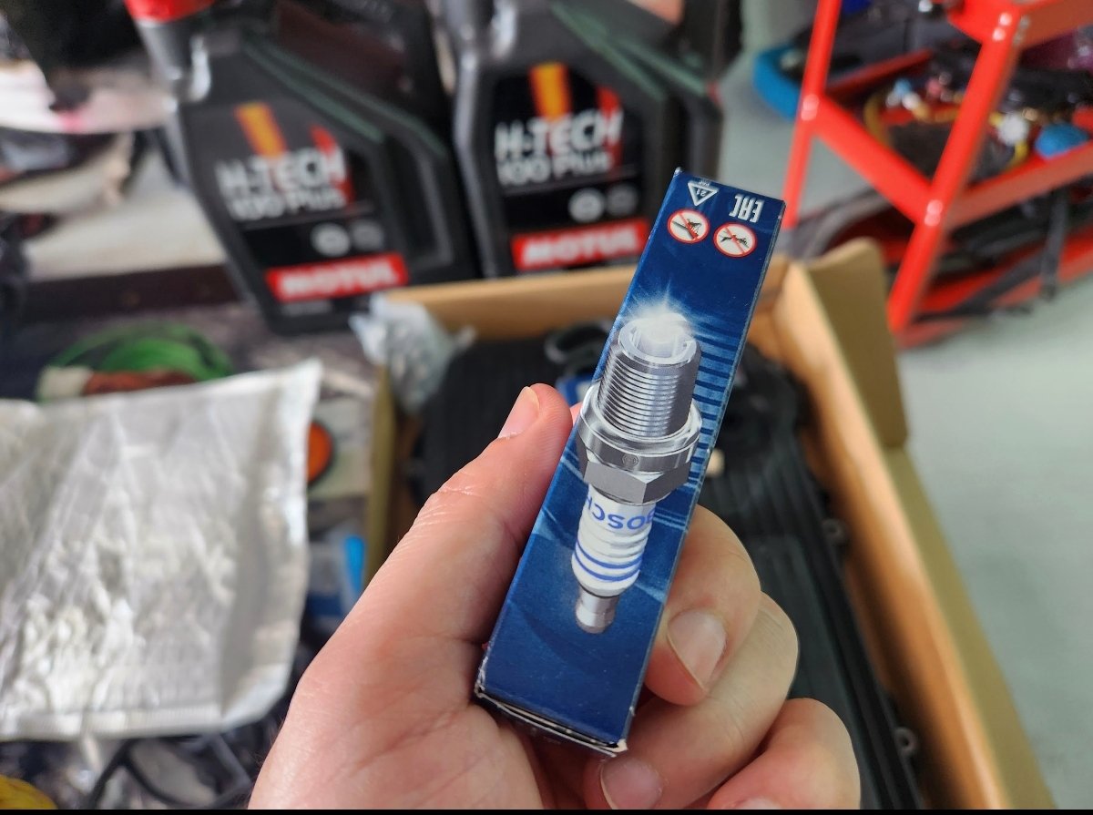 Bugi Platinum do Bosch sản xuất